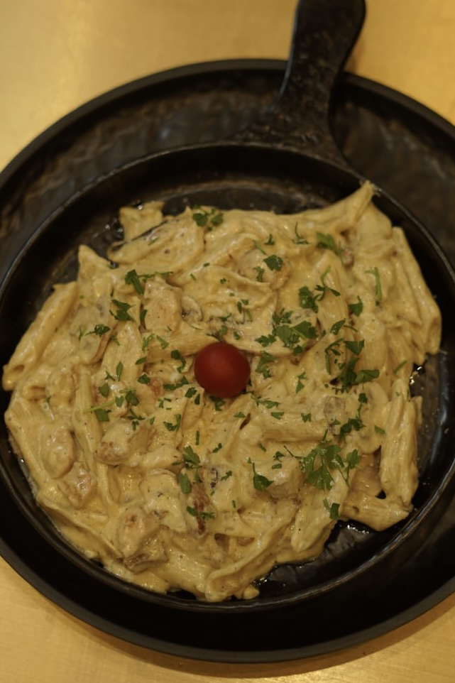 پاستا چیکن آلفردو